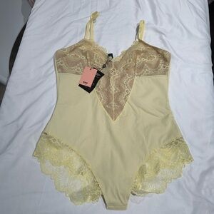 Pinsy Sculpting Lace Shapesuit ( Pastel Yellow) - Size XL